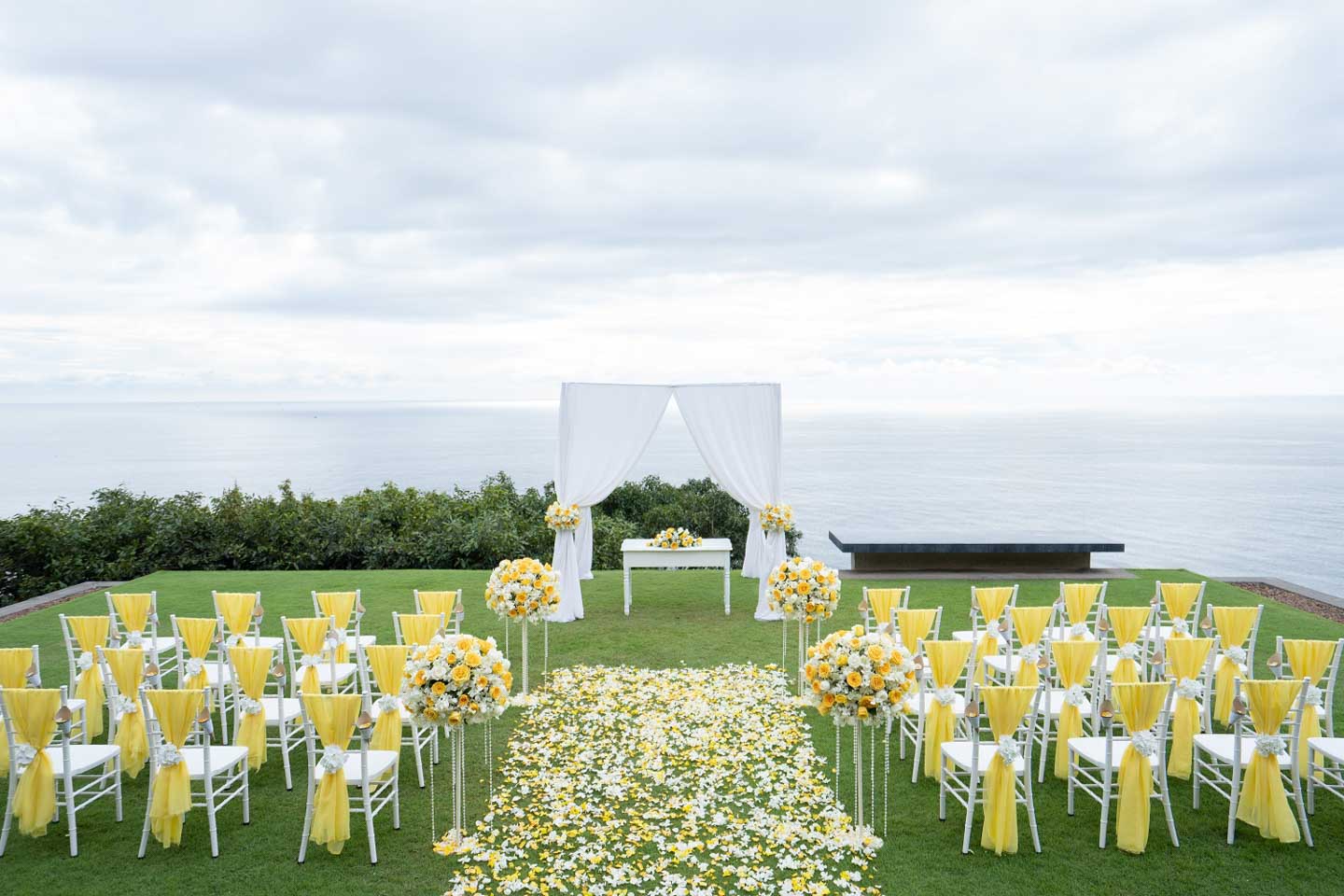 Miracle Lawn - Paresa Resort
